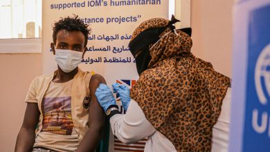 Photo of UN agency begins COVID vaccine rollout for 7,500 stranded migrants in Yemen 
